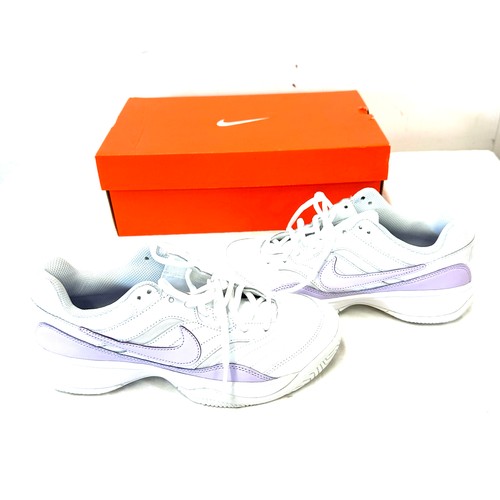 142 - Pair of new boxed ladies Nike trainers size 5