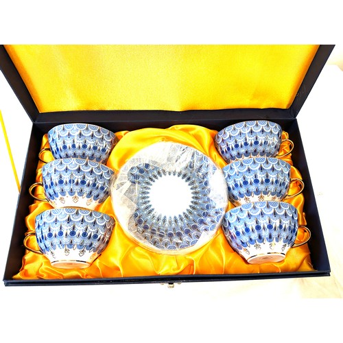 56 - Cased St Petersburg 12 piece tes set, blue white and gold design