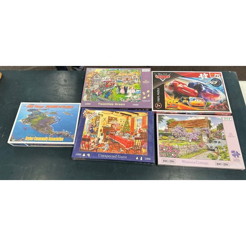 292 - Selection of brand new puzzles includes Lightening Mcqueen, Twenties Green etc