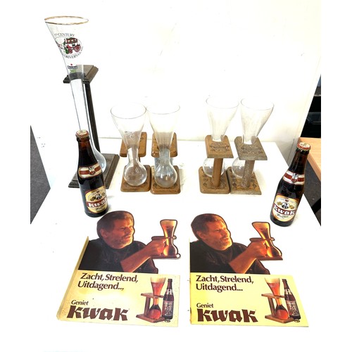 126 - Selection of Zacht, Sterlend, uitdagent Geniet Kwak beer, glasses and stands