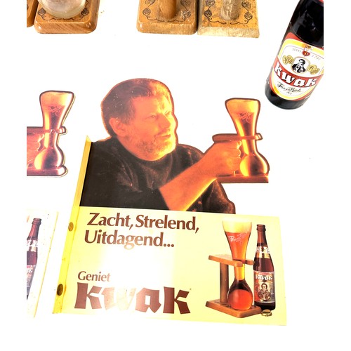 126 - Selection of Zacht, Sterlend, uitdagent Geniet Kwak beer, glasses and stands