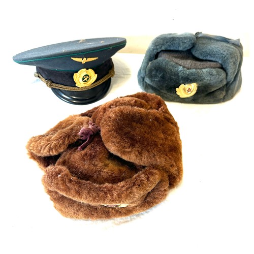 136 - Selection of 3 vintage and later Russian hats