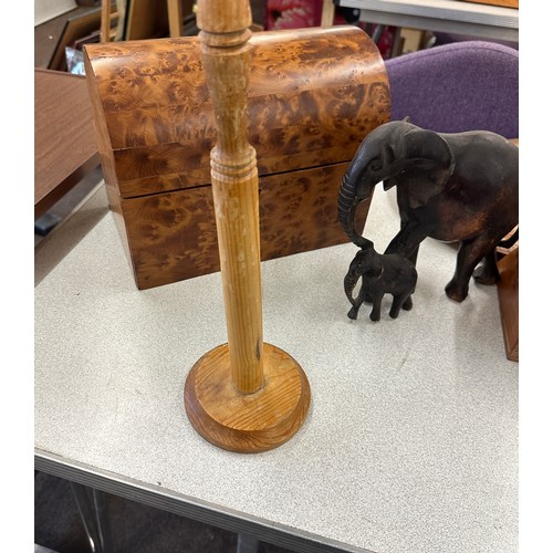 241 - Selection of vintage and later wooden items includes Vase stand, book ends, bowl etc