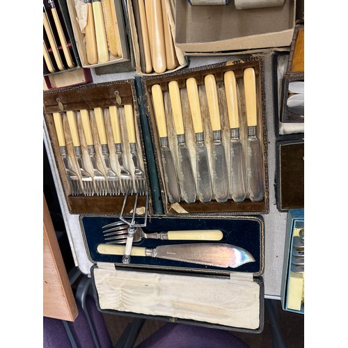 281 - Large selection of silver plated cutlery includes boxed and unboxed, total weight approx 15kg