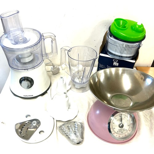 206 - Selection of kitchenalia to include Murphy Richards blender, scales etc