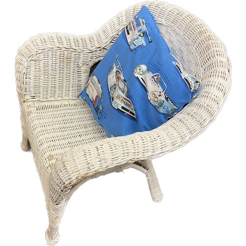 336 - Vintage child wicker chair measures approx 22 inches high by 20 inches width and 14 inches deep