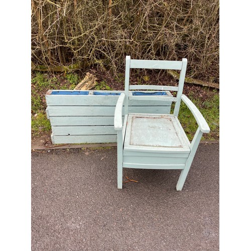 101W - Wooden garden seat with a painted pallet