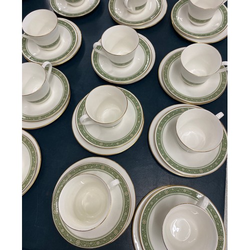 270 - Large selection of part Royal Doulton Rondelay H5004 to include dinner plates, cake plate, milk jug,... 