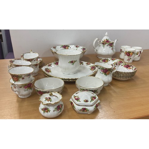 535 - Selection of Royal Albert Old Country Rose and other items to include tea pot, cups and saucers etc