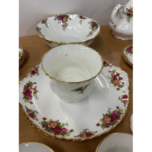 535 - Selection of Royal Albert Old Country Rose and other items to include tea pot, cups and saucers etc