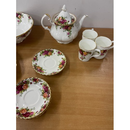 535 - Selection of Royal Albert Old Country Rose and other items to include tea pot, cups and saucers etc