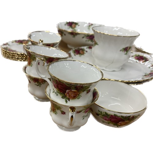 535 - Selection of Royal Albert Old Country Rose and other items to include tea pot, cups and saucers etc