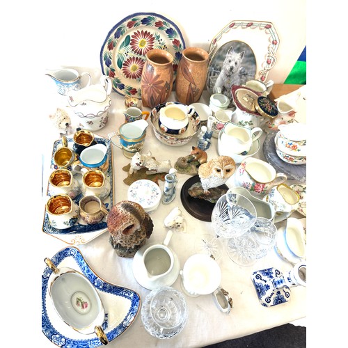 259 - Large selection of miscellaneous includes named pottery, glassware, jugs, plates etc