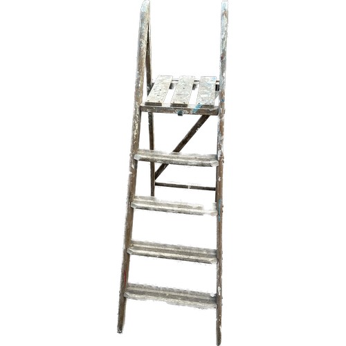 101T - Set of vintage wooden step ladders