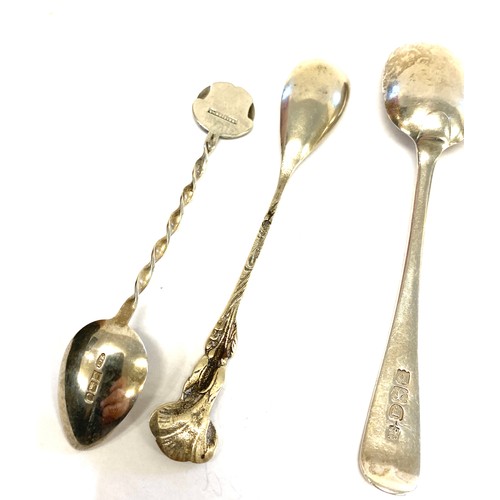 473 - 7 silver hallmarked spoons and butter knifes