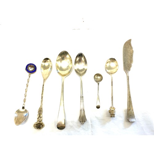 473 - 7 silver hallmarked spoons and butter knifes