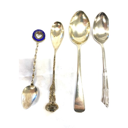 473 - 7 silver hallmarked spoons and butter knifes