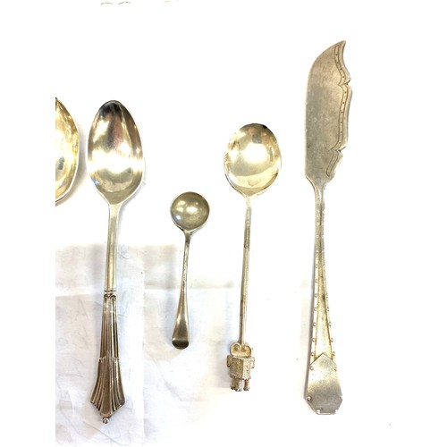 473 - 7 silver hallmarked spoons and butter knifes