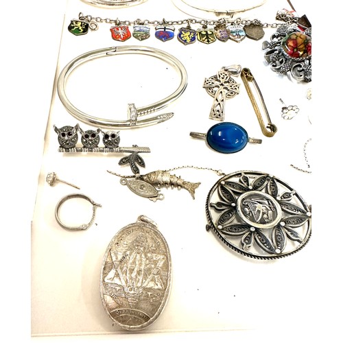 367 - Selection of silver and costume jewellery includes brooches, bracelet etc