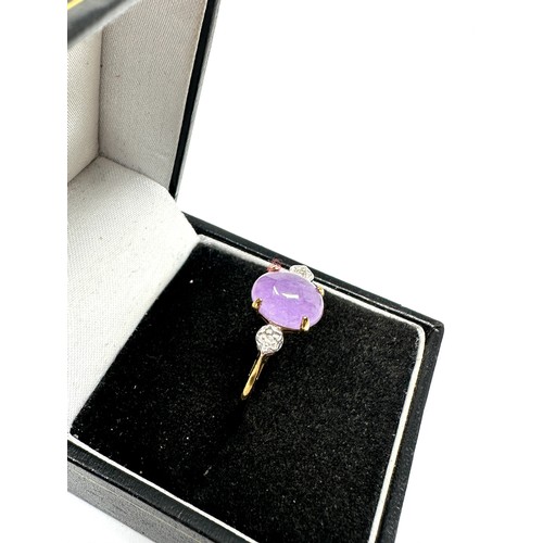 142 - 9ct gold diamond & lavender jade three stone ring (2.1g)