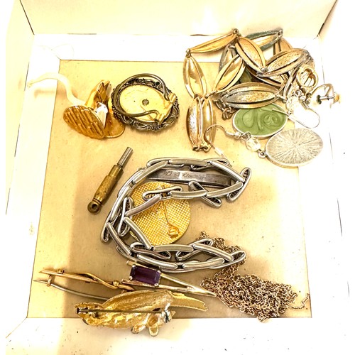 375 - Tray of costume jewellery includes silver earrings, brooches etc