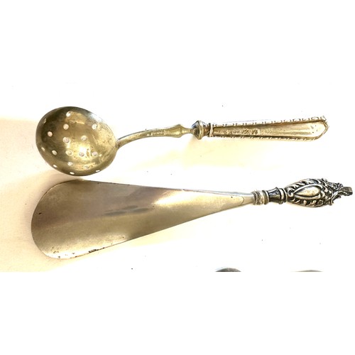 353 - Selection of assorted silver items includes silver handled tea strainer, thimbles etc