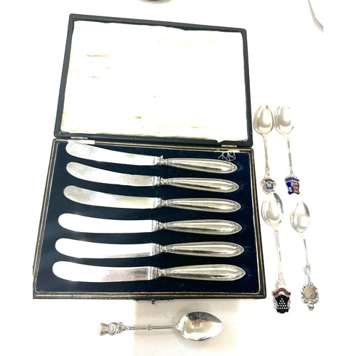 356 - Set of six silver butter knives in original box and a selection of silver spoons