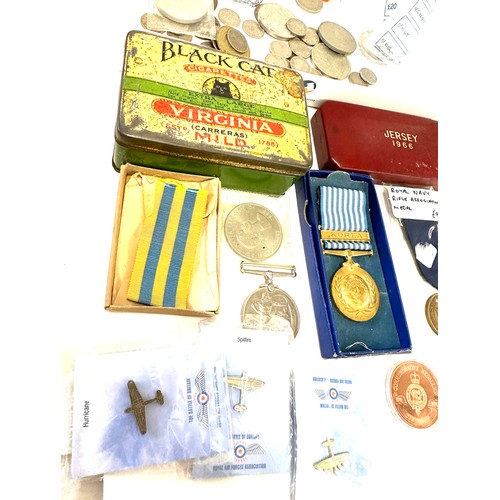 384 - Tray of vintage and later collectable items includes medals, coins, tins etc, name on Korean medal 2... 