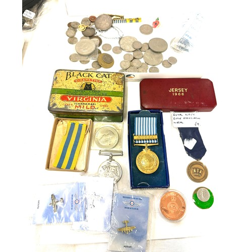 384 - Tray of vintage and later collectable items includes medals, coins, tins etc, name on Korean medal 2... 