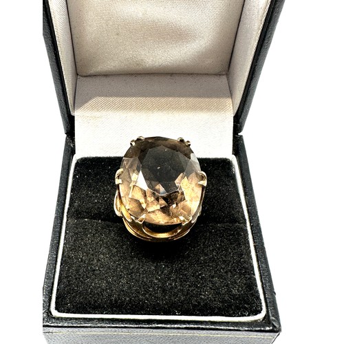 193 - 9ct gold smoky quartz ring (6.7g) split shank