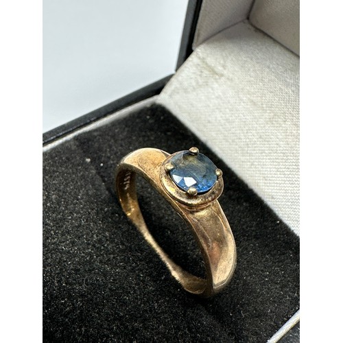 169 - 9ct gold sapphire solitaire ring (2.9g)