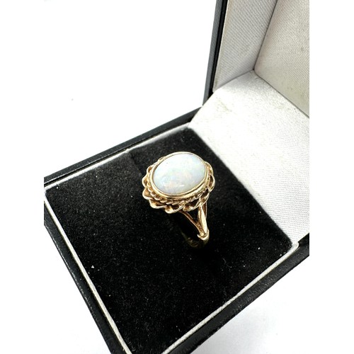 123 - 9ct gold opal solitaire ring with twisted rope frame (3.1g)