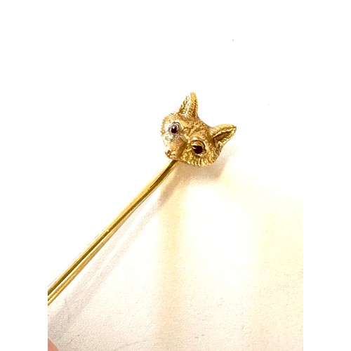 422 - 9ct Gold fox head bar brooch, weight approx 7.1 grams, hallmarked, 6cm long