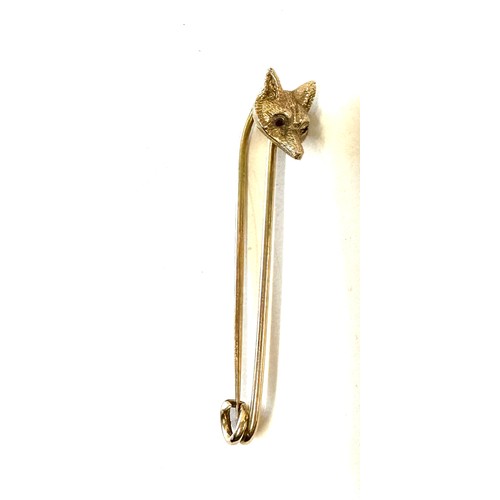 422 - 9ct Gold fox head bar brooch, weight approx 7.1 grams, hallmarked, 6cm long