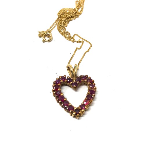 419 - 14ct gold ruby set heart pendant necklace (2.7g)