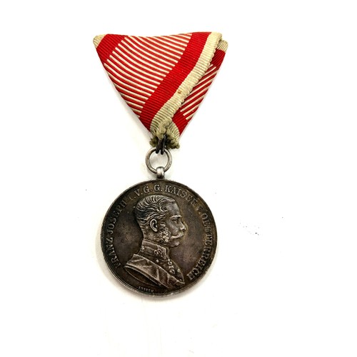 442 - WW1 Austria - Hungary bravery medal full size, original ribbon