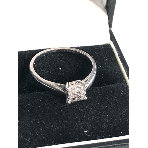 412 - 18ct white gold diamond cluster ring weight 3g