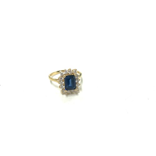 395 - 14ct gold blue stone set ring weight weight 3.3g