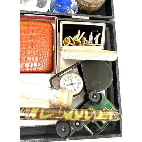 513 - Tray of collectable items includes buttons, glassware, compass, Caithness paperweight, spectacles