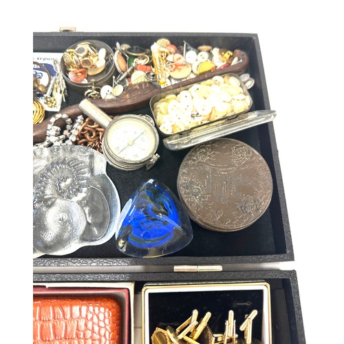 513 - Tray of collectable items includes buttons, glassware, compass, Caithness paperweight, spectacles