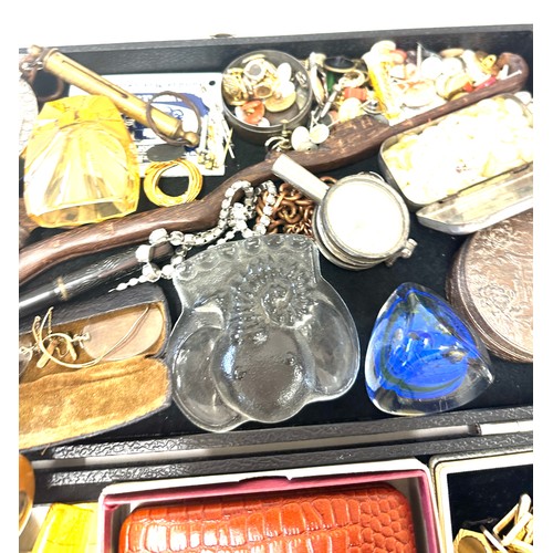 513 - Tray of collectable items includes buttons, glassware, compass, Caithness paperweight, spectacles