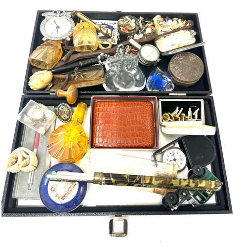 513 - Tray of collectable items includes buttons, glassware, compass, Caithness paperweight, spectacles