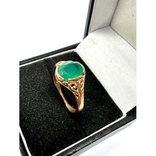 170 - 9ct gold chrysoprase ring (2.7g)