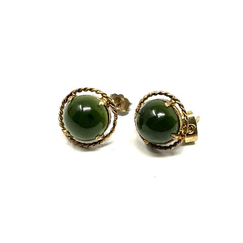 89 - 9ct  gold vintage nephrite stud earrings (2.4g)