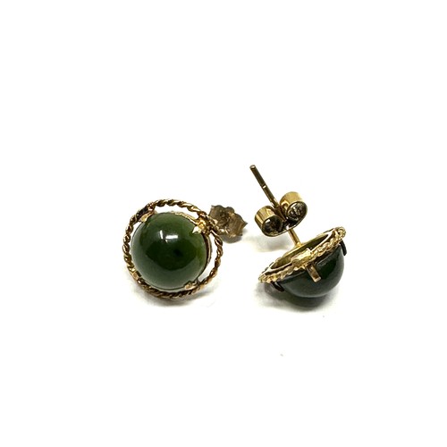 89 - 9ct  gold vintage nephrite stud earrings (2.4g)