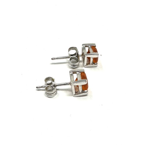 78 - 14ct white gold orange fire opal stud earrings (1g)