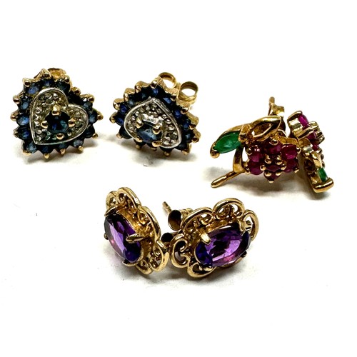 113 - 3 x 9ct yellow gold vintage paired earrings inc. diamond, ruby, sapphire, emerald & amethyst (4.3g)