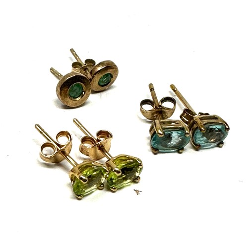 112 - 3 x 9ct yellow gold vintage paired earrings inc. emerald, peridot & tourmaline (2g)