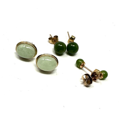 70 - 3 x 9ct yellow gold vintage paired earrings inc. jadite & nephrite (3.1g)