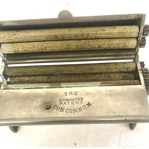 101 - Vintage cigarette rolling machine by The Evan & co, Concinnum